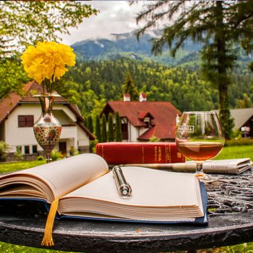 Bucura-te de linistea pensiunii cu o carte