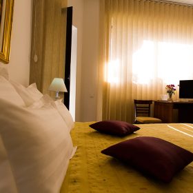 Cazare in camera matrimoniala Cazare in camera matrimoniala