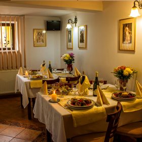 Restaurant la pensiunea Boema Restaurant la pensiunea Boema