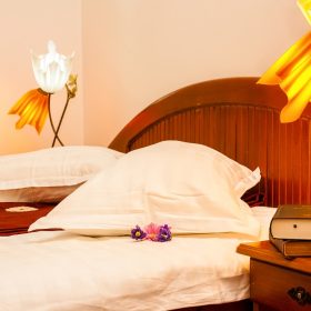 Cazare la camera matrimoniala Cazare la camera matrimoniala